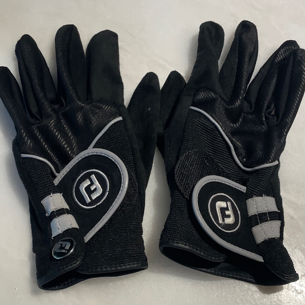 Youth or Ladies Small Foot Joy golf gloves GUC